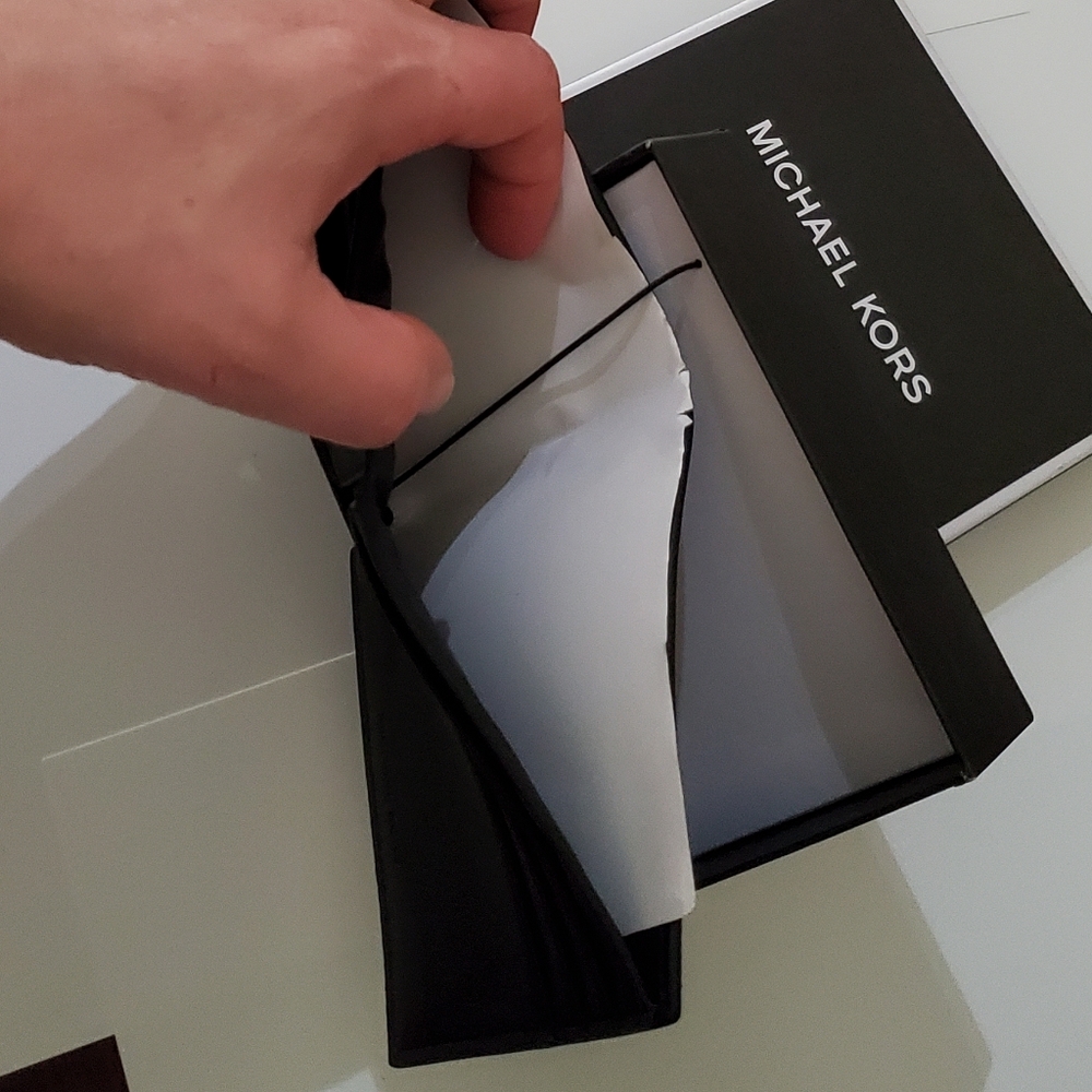 🤩 New with tags authentic Michael Kors real leather black men's wallet - Picture 6 of 8